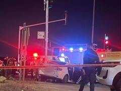 مصرع شخصين جراء حادث طرق، ونقل مصاب آخر إلى المستشفى لتلقي العلاج.