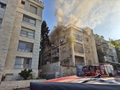 القدس، كريات موشيه.تخليص امرأة بحالة حرجة جراء حريق في شقة سكنية.