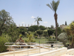 انخفاض طفيف على درحات الحرارة . ويكون الجو صيفياً عادياً