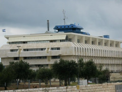 أعلن بنك إسرائيل أنه سيبيع ما يصل إلى 30 مليار دولار