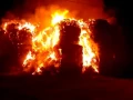 اندلع حريق في مخزن للقش(بالات قش) في بلدة اكسال