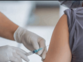 إعلان موجه لأعضاء صندوق المرضى كلاليت للتطعيم ابرة لقاح الكورونا