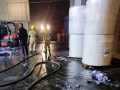 اندلع حريق ، فجر اليوم ، في مصنع للورق في بلدة الرامة