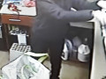 القبض على ملثمين بسرقة متجر في محطة وقود على طريق نورديا