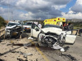 مصرع شخص بالعشرينات من عمره واصابة اثنان في حادث سيارة بشارون