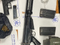 *الشرطة تضبط بندقية بلجيكية ومسدسين ومئات حبات الذخيرة غير القانونية