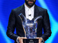 كريم بنزيما يحصل على جائزة أفضل لاعب في أوروبا للموسم 2021/2022.