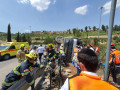 القدس .طواقم اطفاء وانقاذ عملت على تخليص سائق شاحنه انقلبت شاحنته