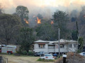 أستراليا.. رياح قوية تؤجج حرائق الغابات وتعطل رحلات جوية